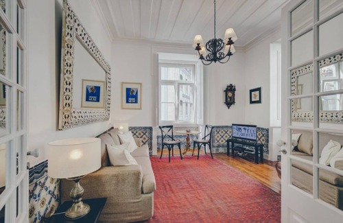 Chiado Apartment | Architectural Gem: Family-Friendly 3 Bedroom Apartment