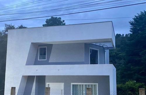 Jardim Andira House | Cozy Casa: Family & Pet-Friendly Getaway Awaits You