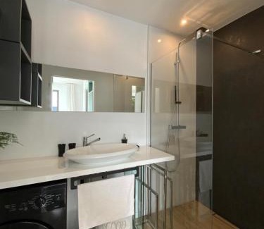 Arradon Apartment | Relaxing Getaway at ARRADON: Beach, Port & Family-Friendly