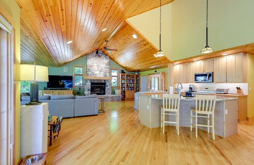 Shelby House | Pet-Friendly Lake Michigan Beach House with Ocean Views