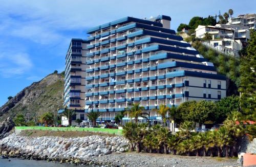 Almunecar Hotel | Cozy Arrayanes Playa Almuñecar: Poolside Oceanfront Bliss