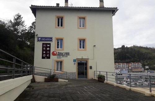 Ondarroa House | Pet-Friendly Arrigorri Ostatu Jatetxea with Ocean Views