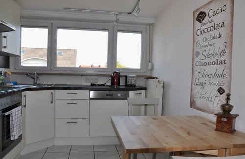 Waggershausen Apartment | Relax and Unwind: Family-Friendly Stays with Pool Access