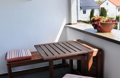 Waggershausen Apartment | Relax and Unwind: Family-Friendly Stays with Pool Access