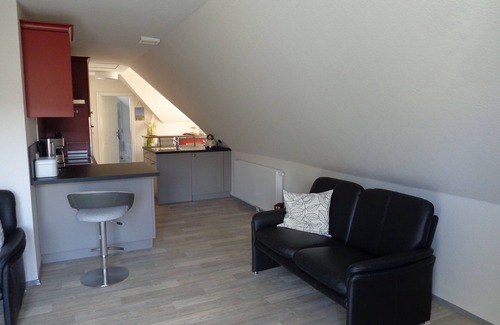 Lindaunis House | Serene Apartment with Lake Access & Private Garden View