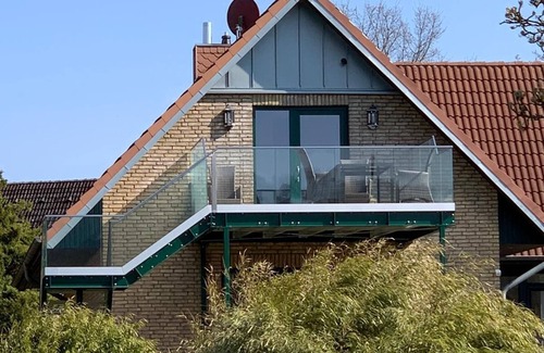 Lindaunis House | Serene Apartment with Lake Access & Private Garden View