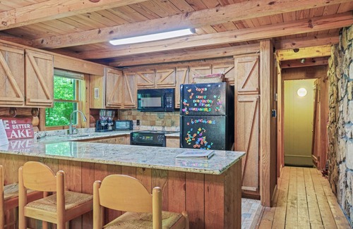 Jasper House | Experience Arrowhead: Picturesque Cove with Lake Views
