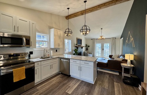 Waleska House | Experience Arrowhead Hideaway: Lakeside Retreat with Pool