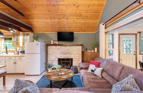 Pocono Lake House | Relax at Arrowhead Lake Retreat with Pool & Game Room