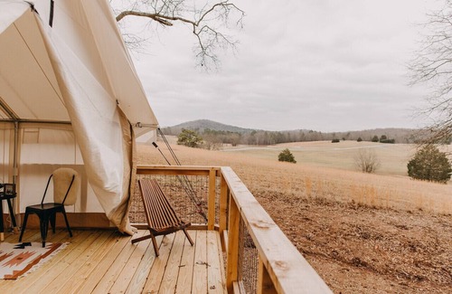 Silver Creek RV Rental | Pet-Friendly Arrowhead Tent at Kingston Downs Awaits You