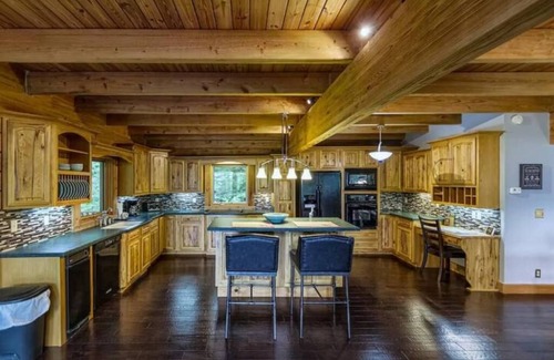 Whittier Cabin | Experience Arrowhead with Starlink: Family-Friendly Retreat