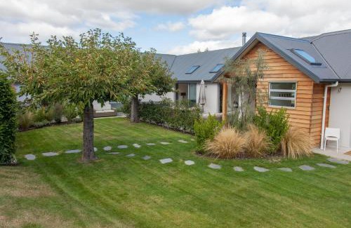 Arrowtown House | Relaxing Arrowtown Escape with Pool and Hot Tub Amenities