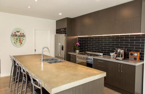 Arrowtown House | Relaxing Arrowtown Escape with Pool and Hot Tub Amenities