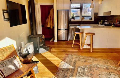 Arrowtown Cottage | Beautiful Arrowtown Gem - Classic Cottage with Great Amenities