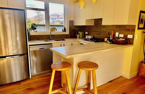 Arrowtown Cottage | Beautiful Arrowtown Gem - Classic Cottage with Great Amenities