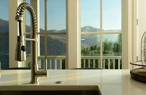 Chelan House | Inviting Arroyo at Lake Chelan Vacation Rentals with Spa