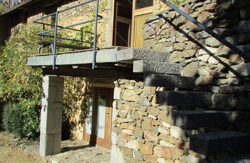 Cuevas de Vinayo Cottage | Pet-Friendly Arroyo House for 4 with Spa & Perfect Score