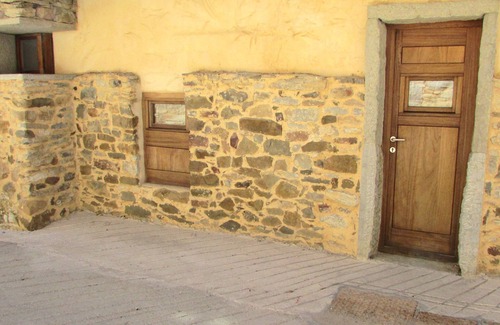 Cuevas de Vinayo Cottage | Pet-Friendly Arroyo House for 4 with Spa & Perfect Score