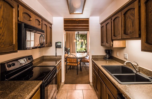 Uptown Sedona Resort | Experience Comfort at Arroyo Roble Resort with Spa & Pool