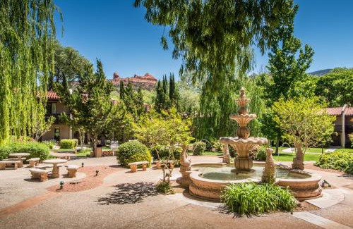 Uptown Sedona Resort | Relaxing Arroyo Roble Resort with Pool & Hot Tub Amenities