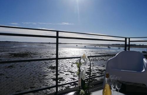 Port-Louis House | Serene ARSAV Vue Mer et Plage with Breathtaking Ocean Views