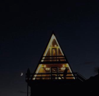 Kazbegi Ski Chalet | Guest Rated Arsha View: Pet-Friendly Stay with Hot Tub