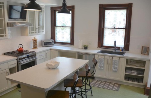 West Washington House | Art and Lodging: Guest Rated 10/10 & Family-Friendly Stay