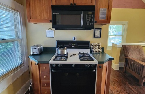 West Washington House | Art and Lodging: Guest Rated 9.8 with Family-Friendly Amenities