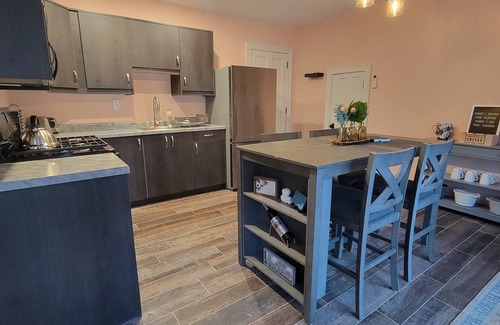 West Washington House | Art and Lodging: Guest Rated 9.8 with Family-Friendly Amenities