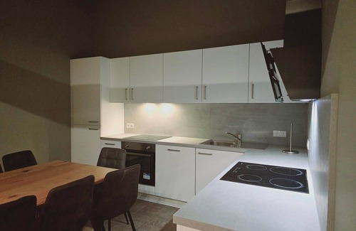 Natters Apartment | Art and Sporthotel Suite 10: Family-Friendly & Unique Experience