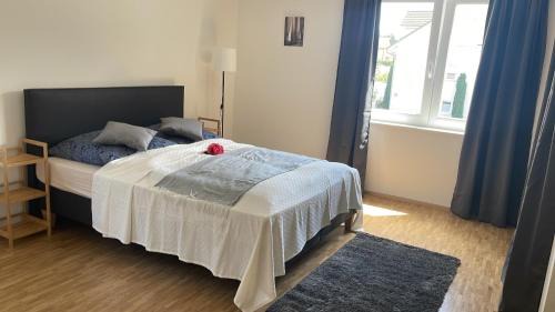Perouse Apartment | Stylish Art Apart Stuttgart: Pet-Friendly & Family Amenities