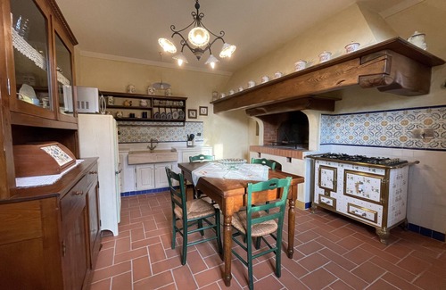 Pistoia House | Experience Art Apartment Il Vecchio Merlo in Tuscan Countryside