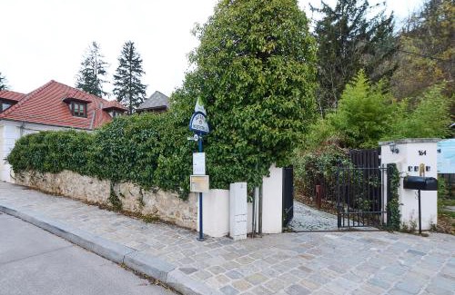 Grinzing Apartment | Discover Art Apartments Sievering: Guest Rated 9.7/10