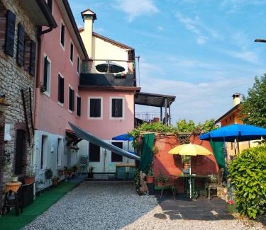 Revine Lago Bed & Breakfast | Pet-Friendly Art B&B La Casa del Pittore with Ocean Views