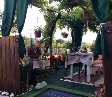 Revine Lago Bed & Breakfast | Pet-Friendly Art B&B La Casa del Pittore with Ocean Views