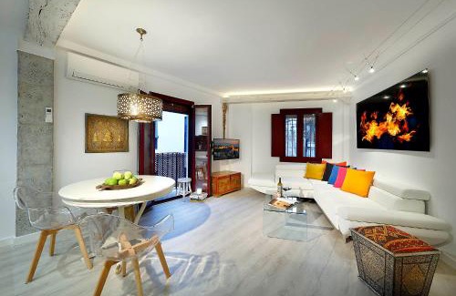 Sacromonte Apartment | Charming Art Chapiz Apartments: Top-Rated Family Retreat