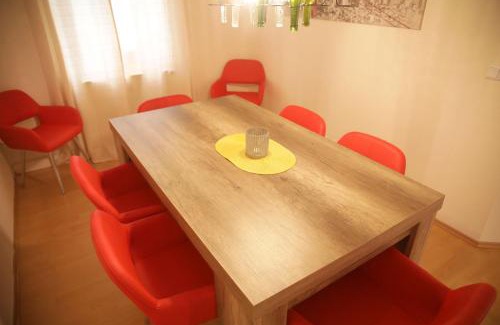 Sandershausen Apartment | Art City Studio Kassel: Pet-Friendly Retreat with Breakfast