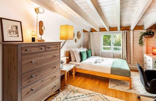 Meudon Apartment | Art & Curiosity Cabinet: 10/10 Stay Near Eiffel Tower