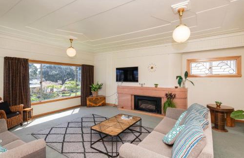 Gisborne House | Experience Art Deco Elegance with River Views in the City