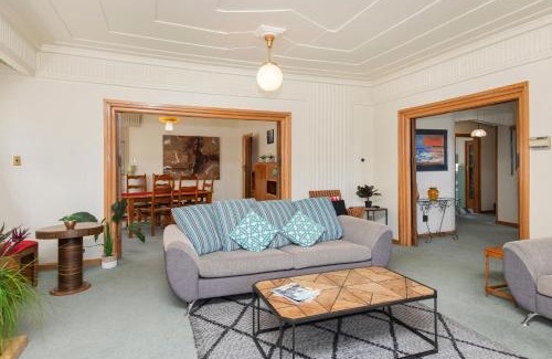 Gisborne House | Experience Art Deco Elegance with River Views in the City