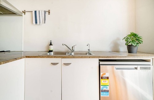 Cremorne Apartment | Art Deco Garden apartment house like proportions