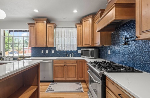 Canon City House | Art Deco House w/Hot Tub and Gym