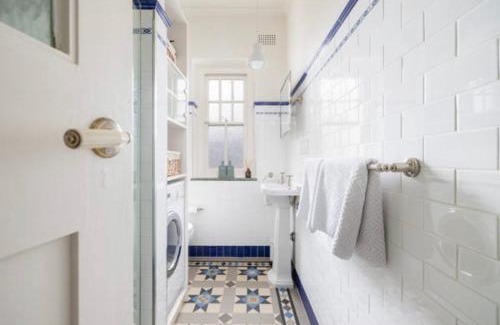Darlinghurst Apartment | Stylish Art Deco Studio in Darlinghurst for Families