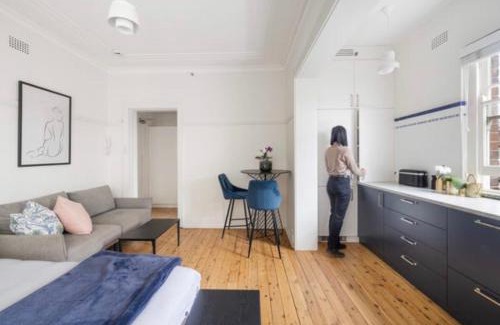 Darlinghurst Apartment | Stylish Art Deco Studio in Darlinghurst for Families