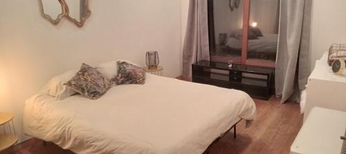 Stationsbuurt Noord Apartment | Stylish Art Deco Two Bedroom Apartment for Family Stays