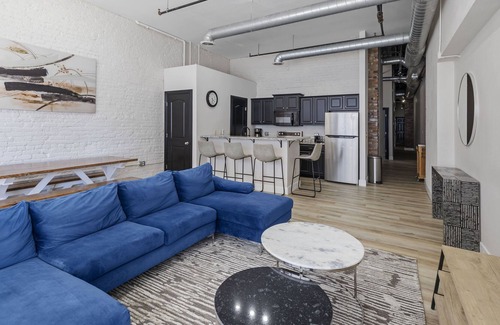 Downtown Springfield Apartment | Bright Art District Loft - 4BD/2BA in Downtown SGF