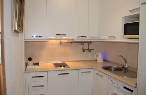 La Merced Apartment | Pet-Friendly Art Flat in Picasso Neighborhood with Ocean View