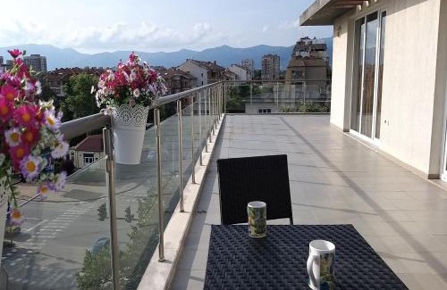 Kazanlak Apartment | Art Gallery Studio: Child-Friendly Getaway Rated 9.4/10