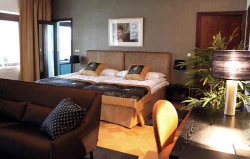 Maenttae-Vilppula Hotel | Experience Art Hotel Honkahovi with Oceanfront Views