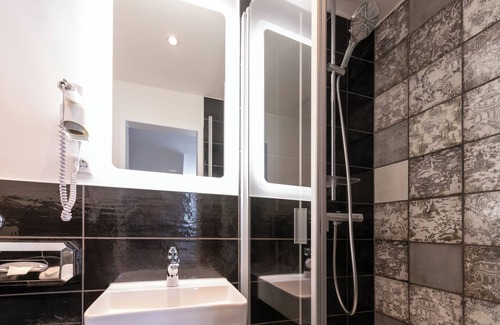 Aachen Hotel | Art Hotel Aachen: Relaxing Pool, Spa & Family-Friendly Stay